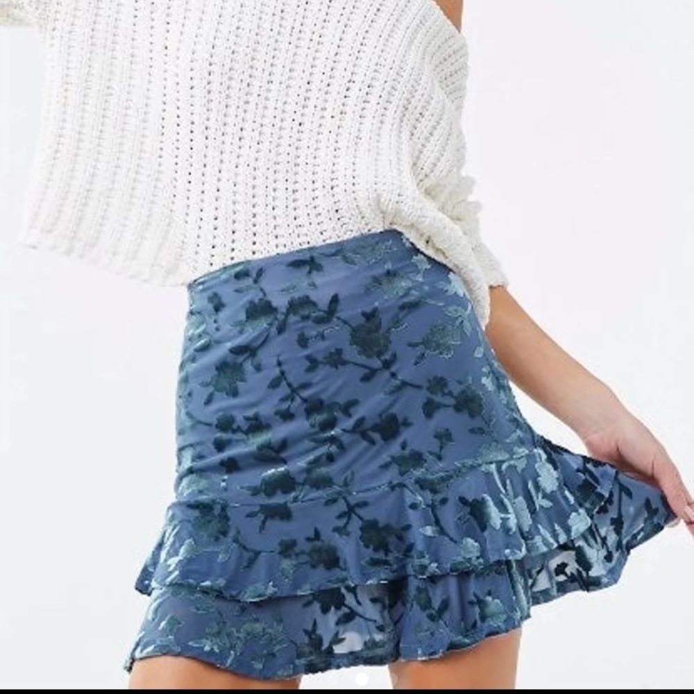 Forever 21 mini velvet skirt